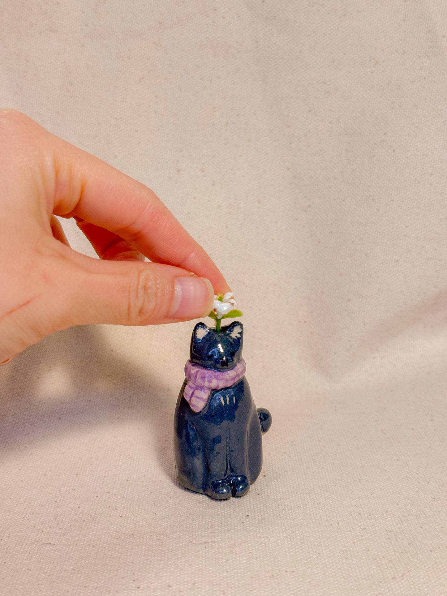 Sitting Scarf Kitty Desk Buddy