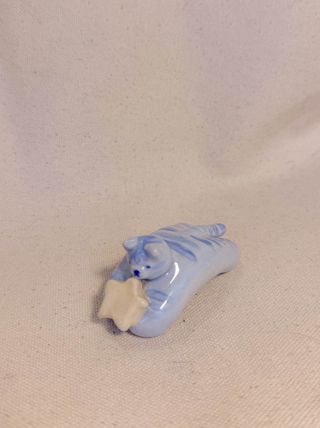 Jumping Blue Kitty Desk Buddy