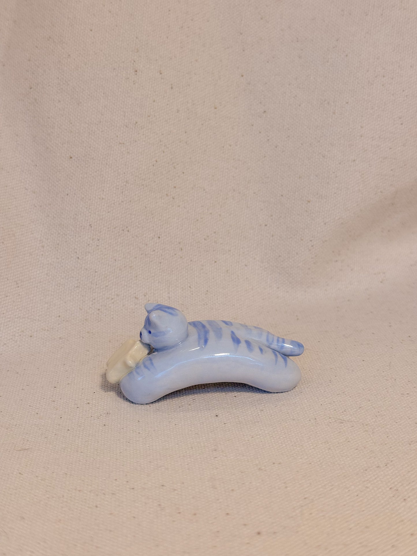 Jumping Blue Kitty Desk Buddy