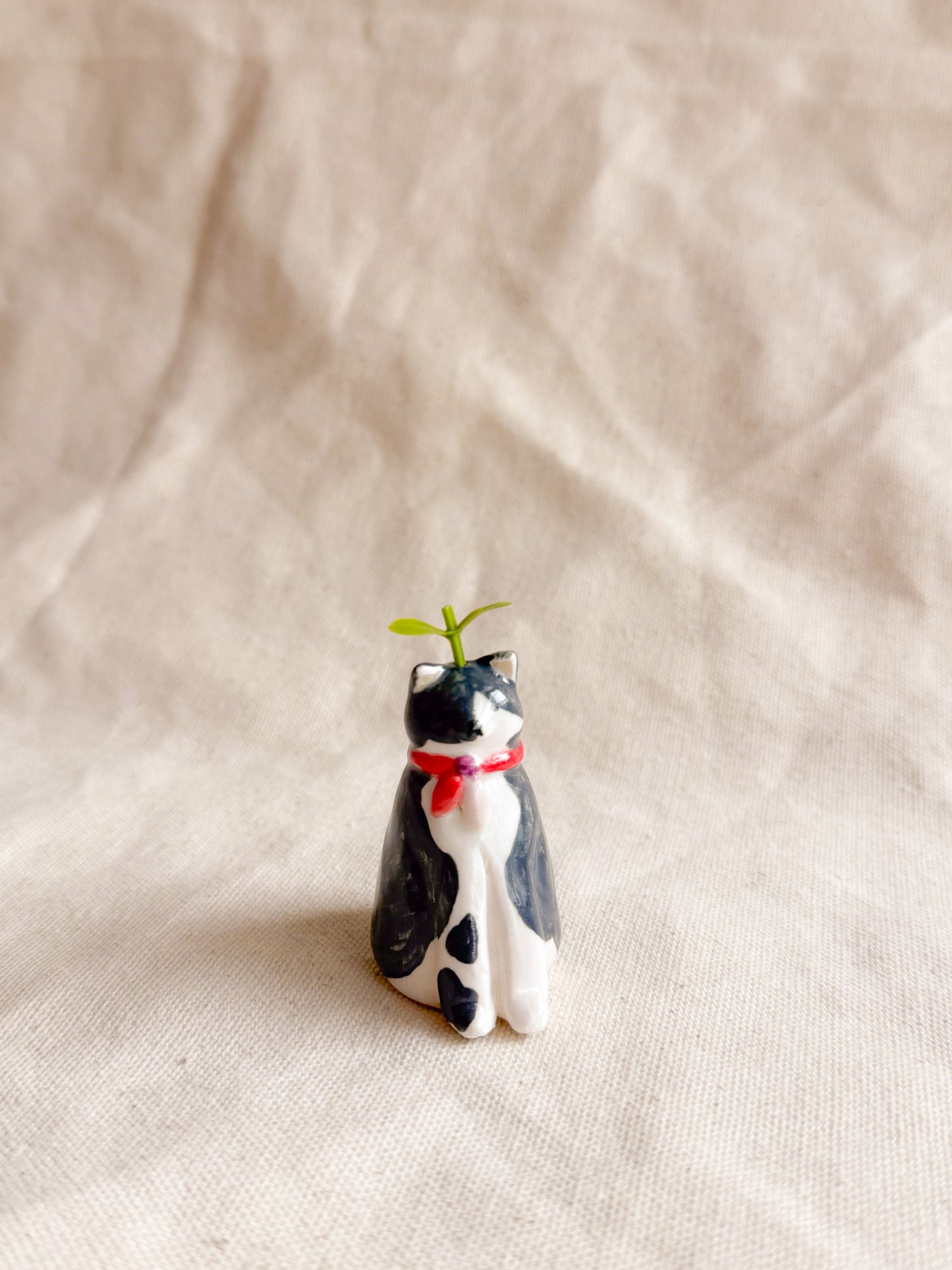 Sitting Tuxedo Cat Ceramic Desk Buddy