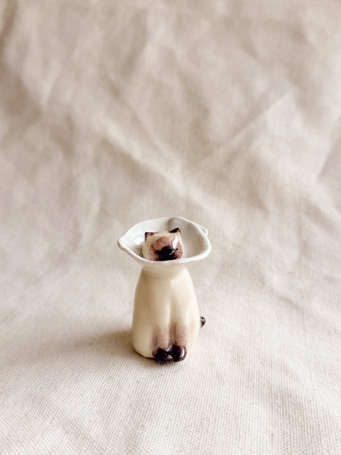 Sitting Cone Cat Ceramic Desk Buddy